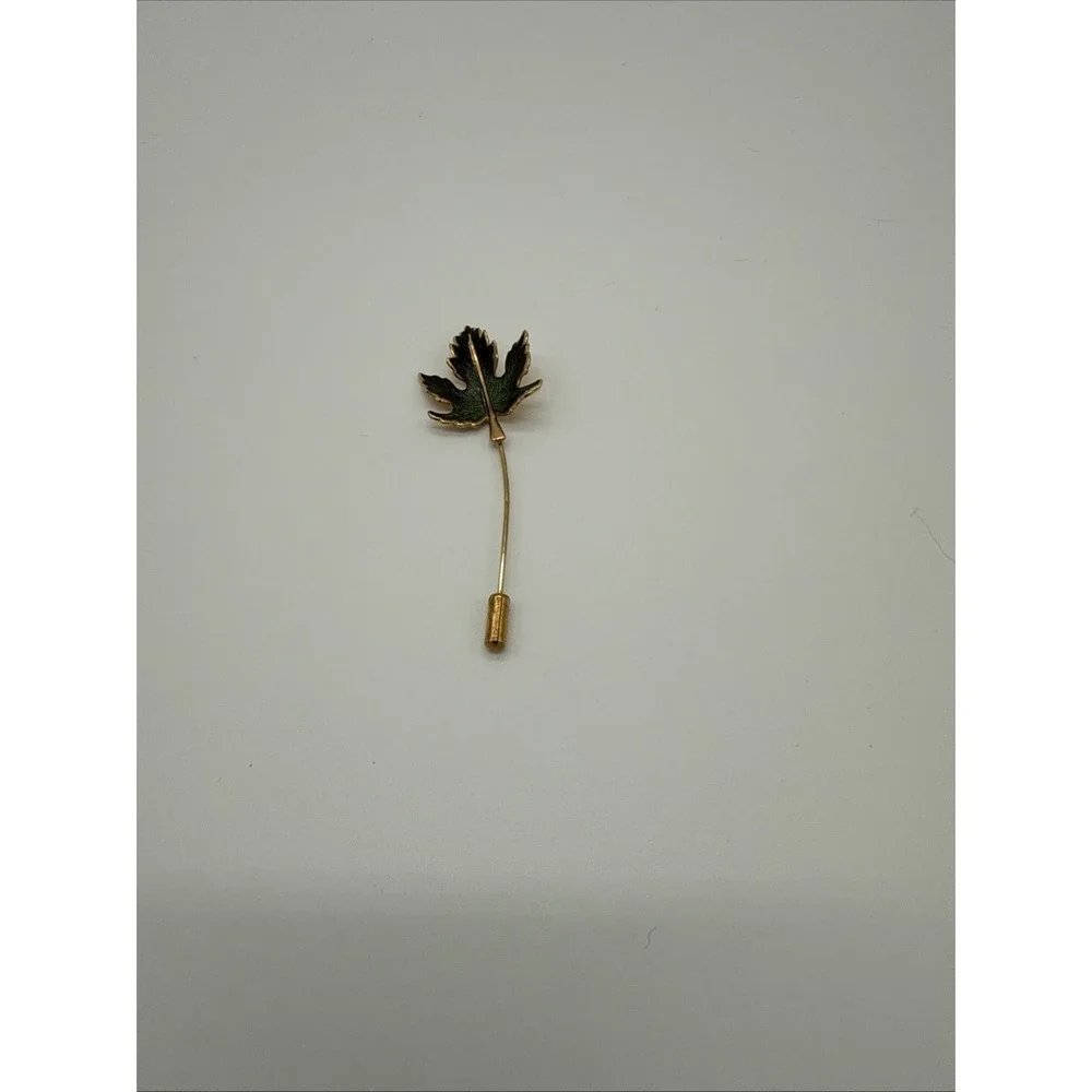 Maple Leaf Stick Lapel Hat Pin Gold Tone Green Guilloche‎ Enamel